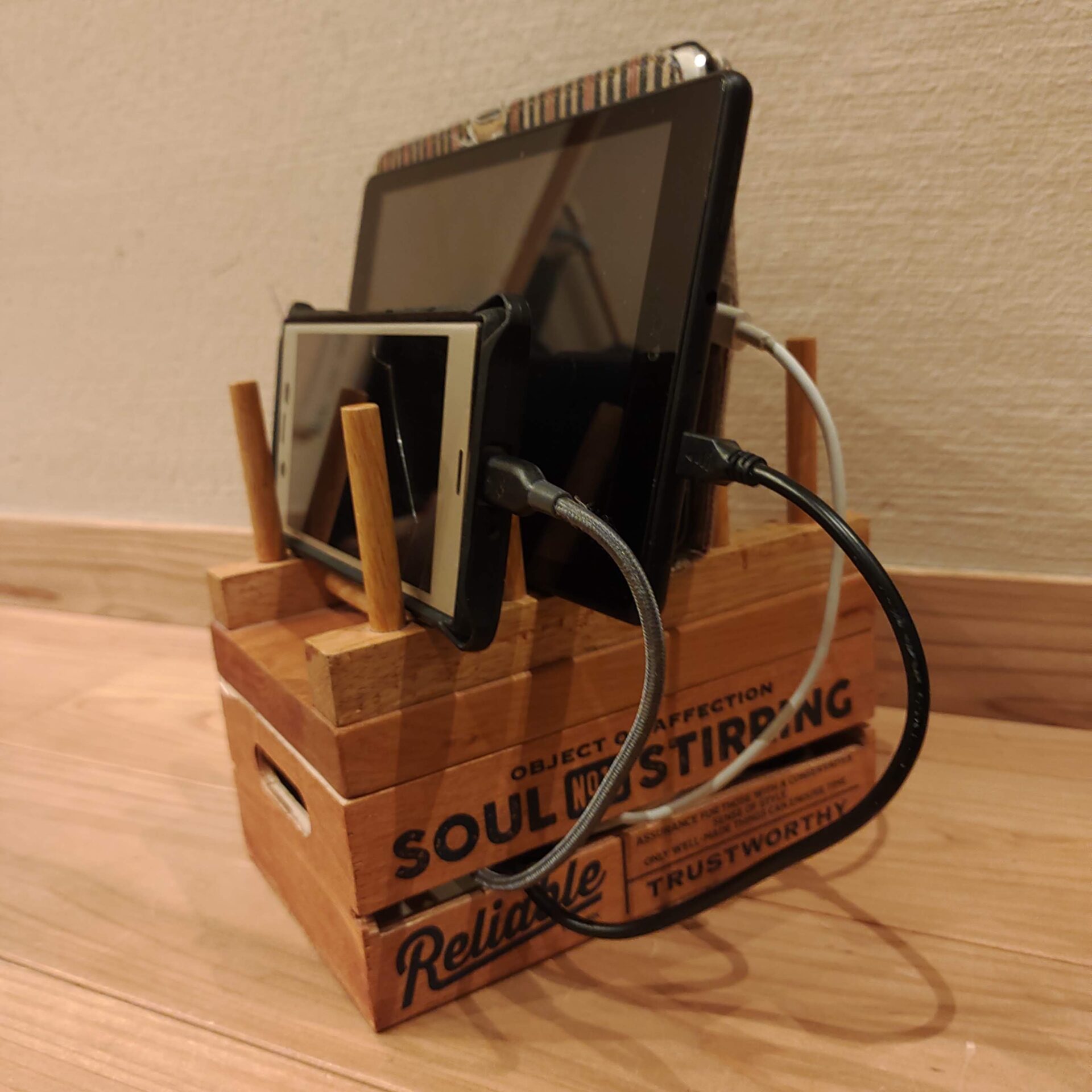 charging station with tablet